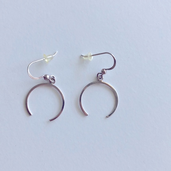 ❤️3/$29 🌙🌙Sterling silver half moon earrings - Picture 2 of 2